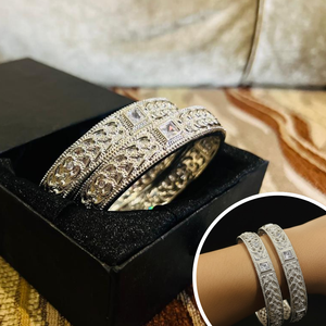 Elegant Stone-Studded Traditional Jewelry (Pair)