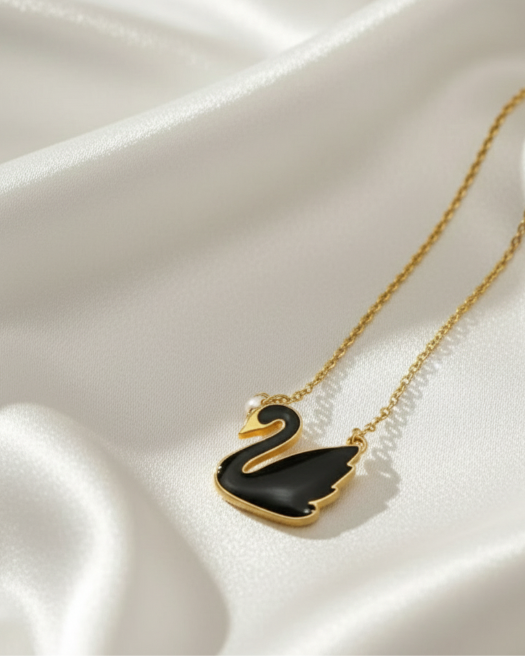 Black Swan Elegance Pendant