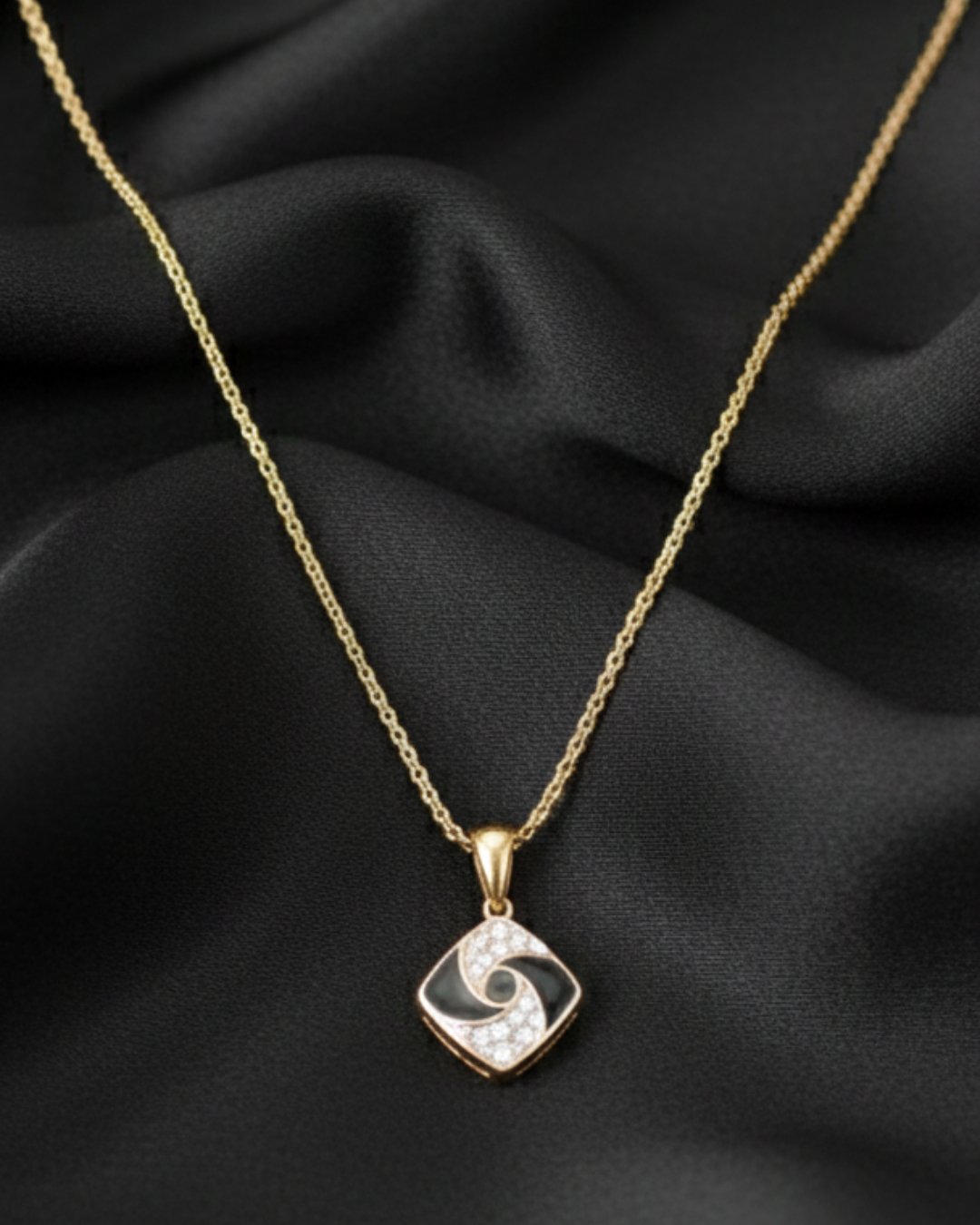 Gold Chain Pendant Locket